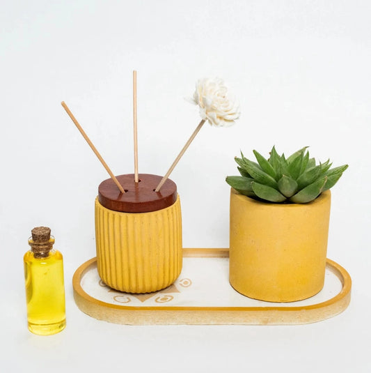 Kavirà Petal Set (Dore Reed Diffuser, Nesta Planter with Etagere Engraved Tray)