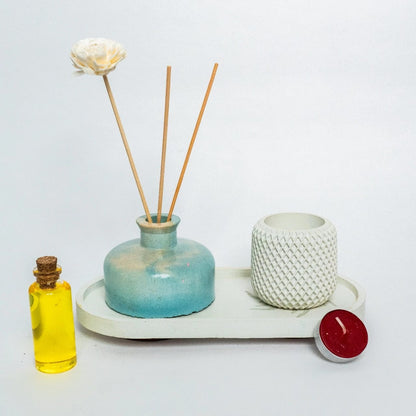 Veyá Silk Set (Karya Reed Diffuser, Varya Tea-Light Candle with Engraved Etagere Tray)