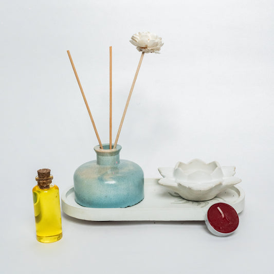 Nirvá Pure Set (Karya Reed Diffuser, Suja Tea-Light Candle with Etagere Engraved Tray)