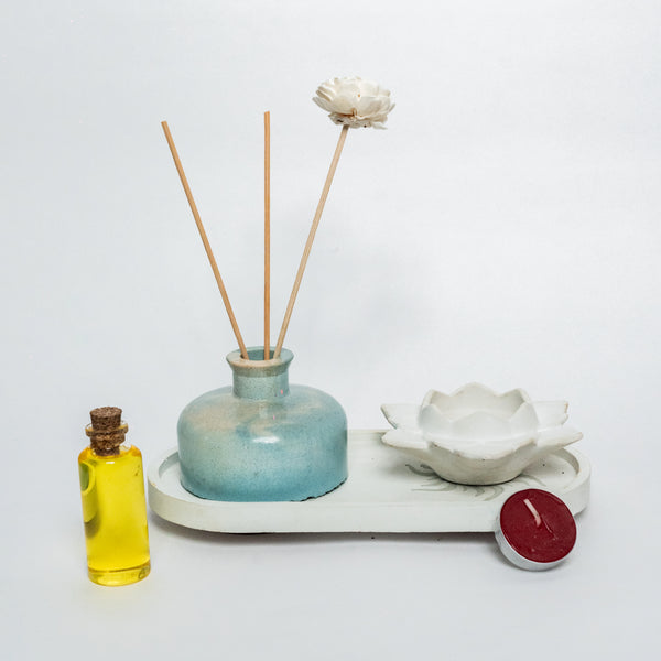 Nirvá Pure Set (Karya Reed Diffuser, Suja Tea-Light Candle with Etagere Engraved Tray)