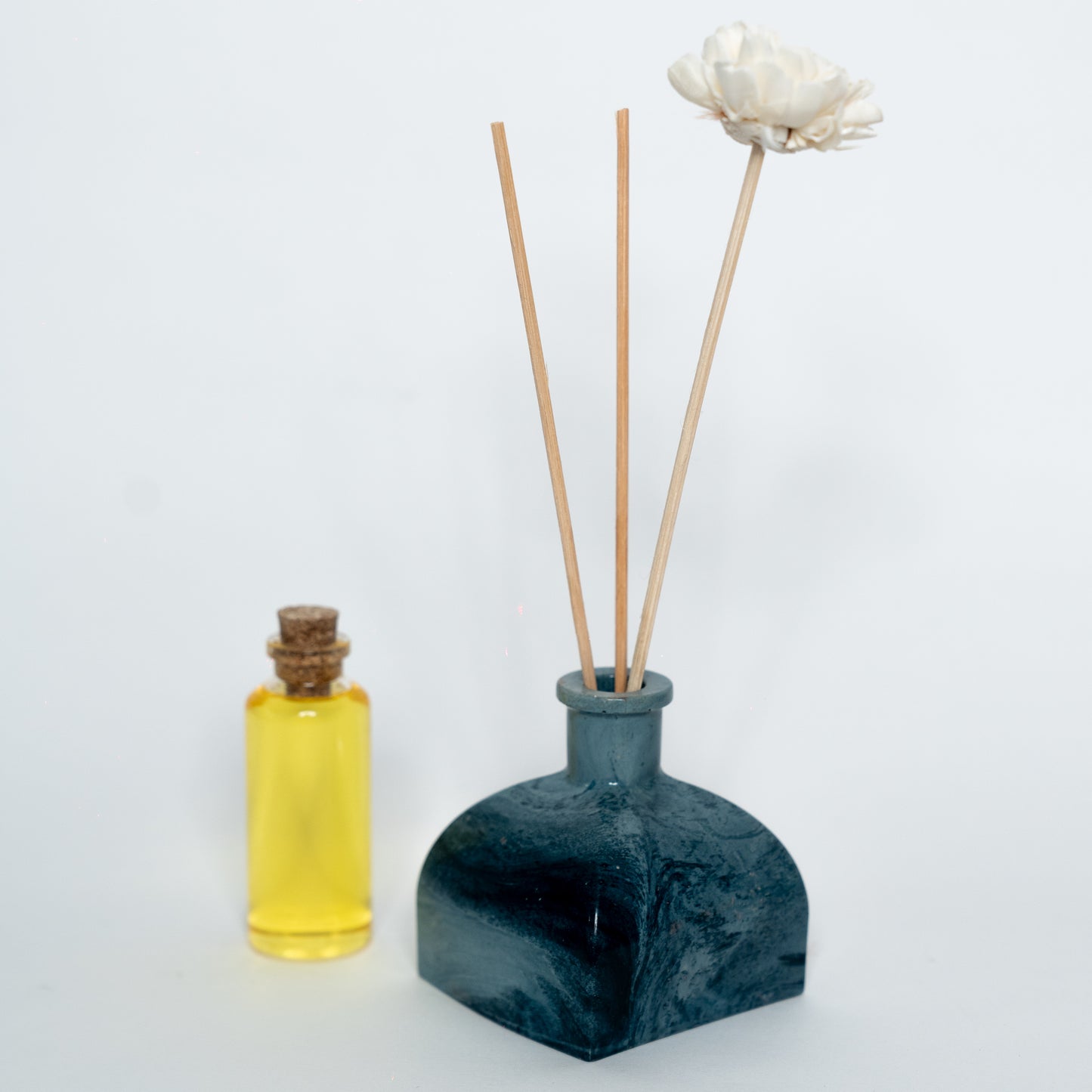 Vasà Mist Reed Diffuser - Scent of Quitede