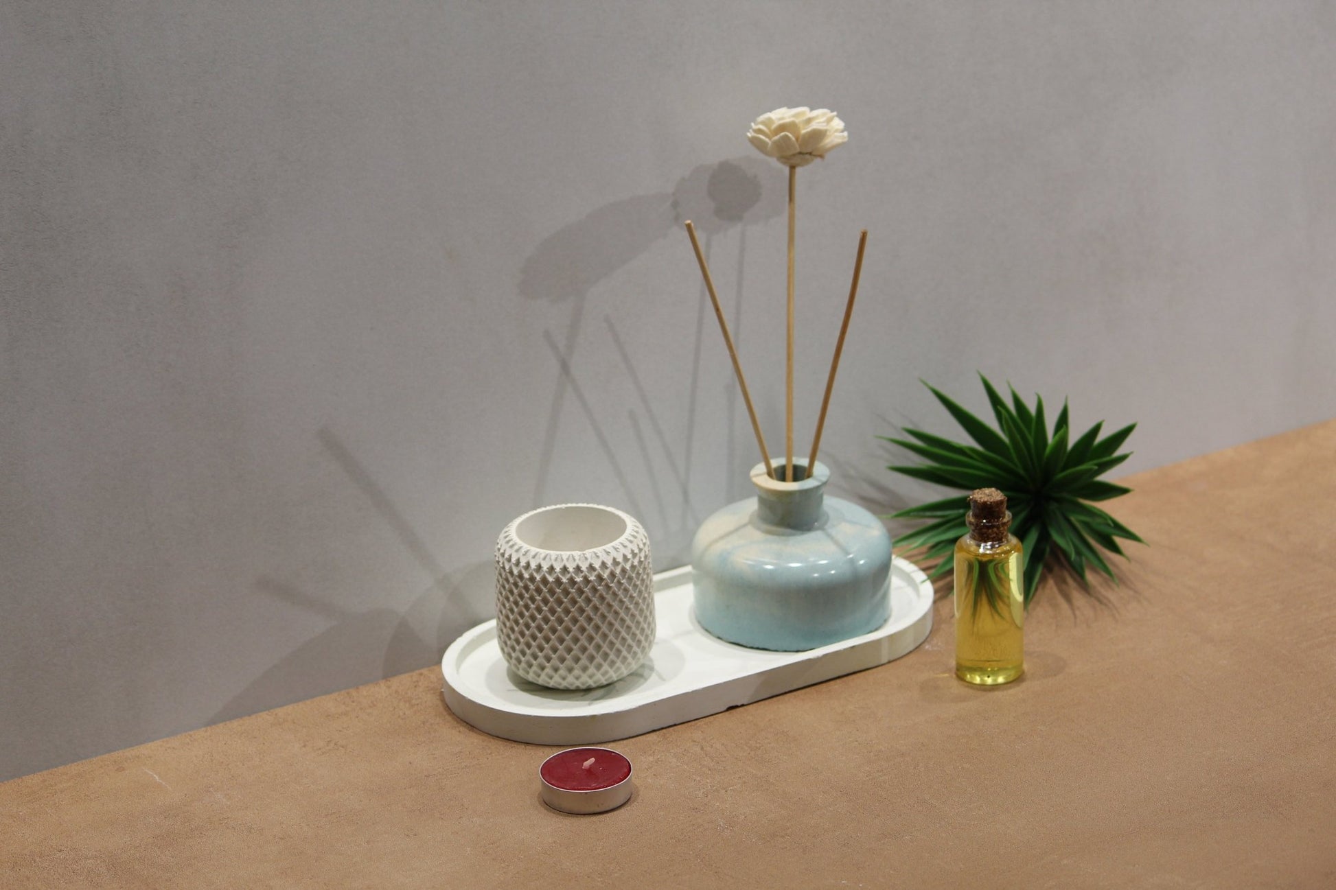 Veyá Silk Set (Karya Reed Diffuser, Varya Tea - Light Candle with Engraved Etagere Tray) - Pankh by Aurum